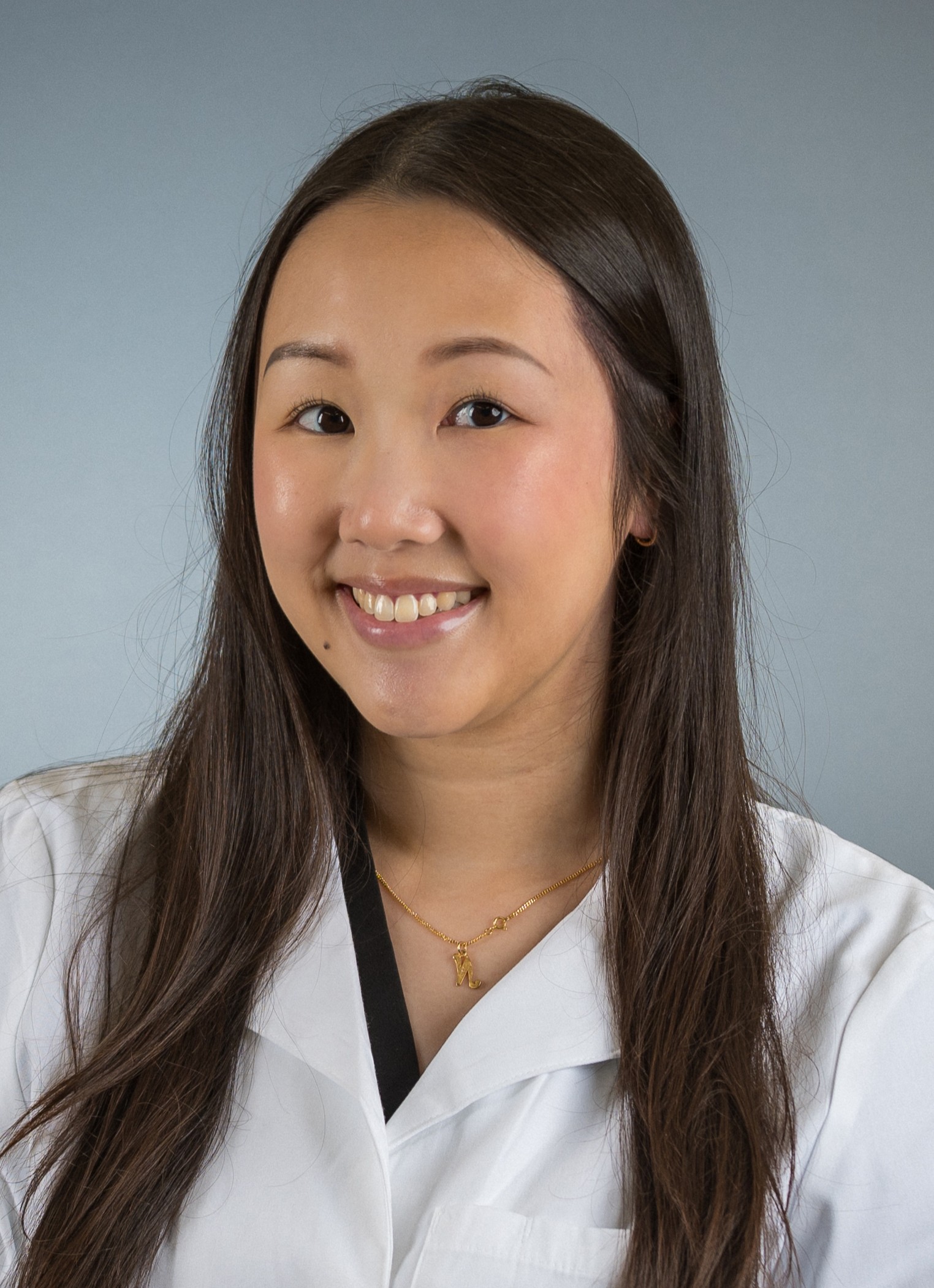 Carrie Pham Headshot